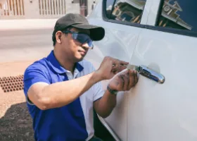 Car Locksmith in Rosemont, CA